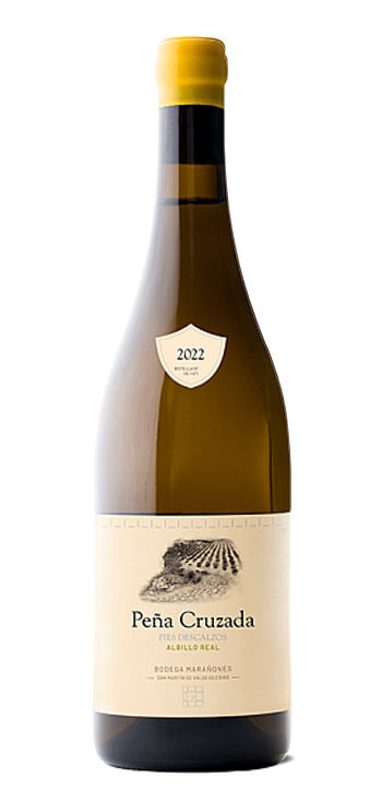 botella vino blanco peña cruzada pies descalzos